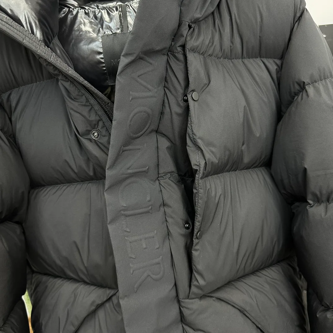 Women's Jackets And Down Jackets MONCLER 18415705