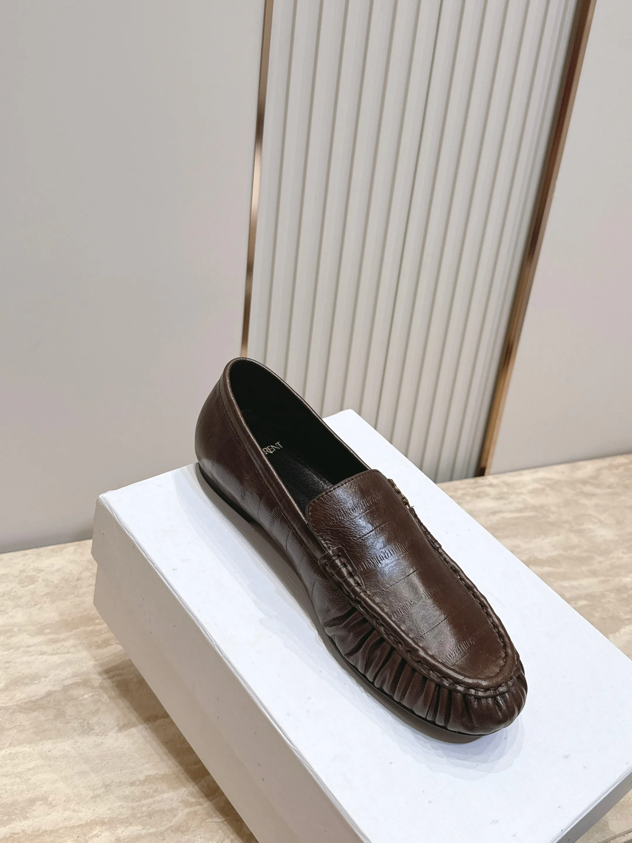 Women's Loafers And Moccasins SAINT LAURENT 17701329