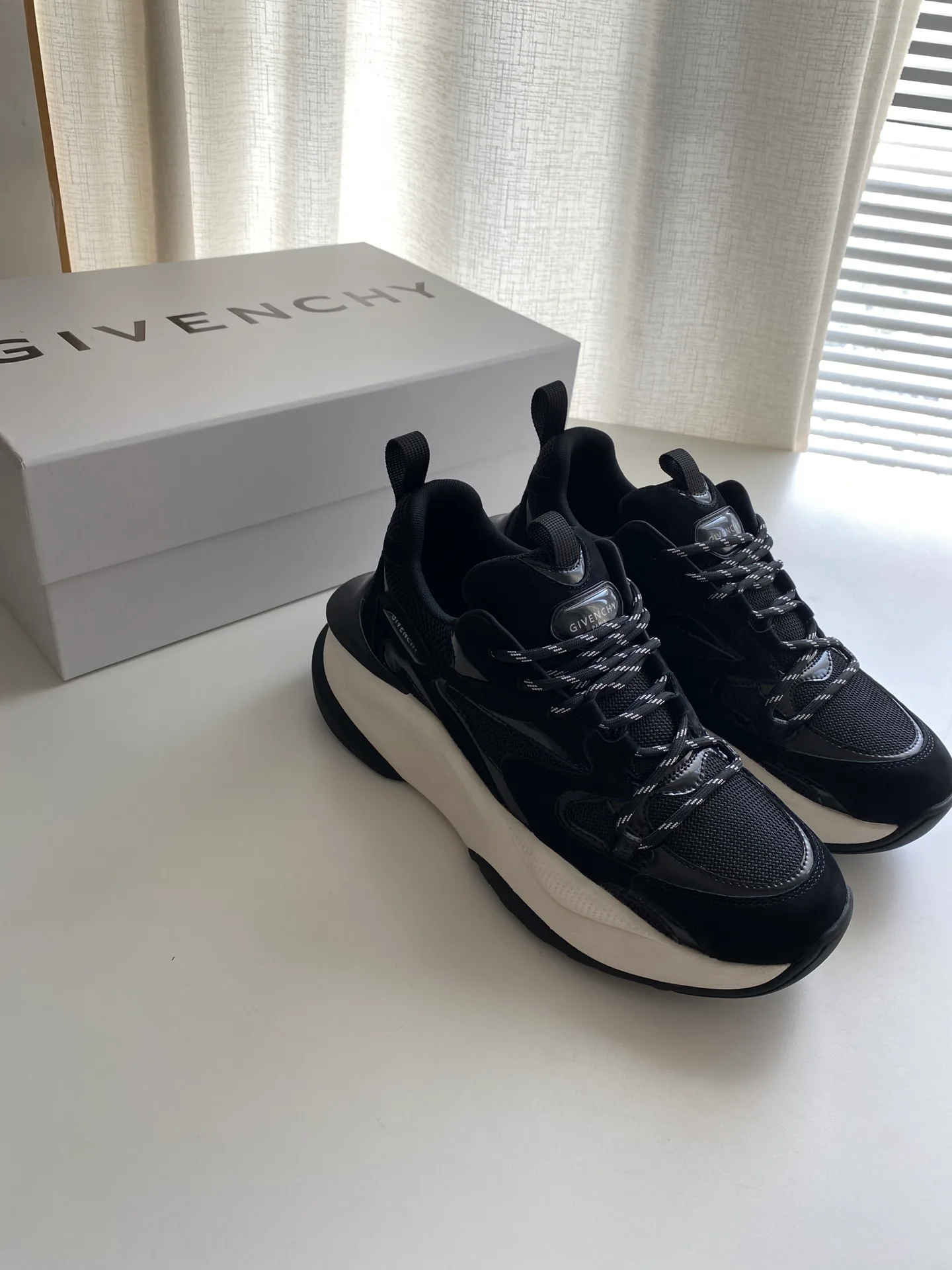 Men's Sneakers GIVENCHY 18417382