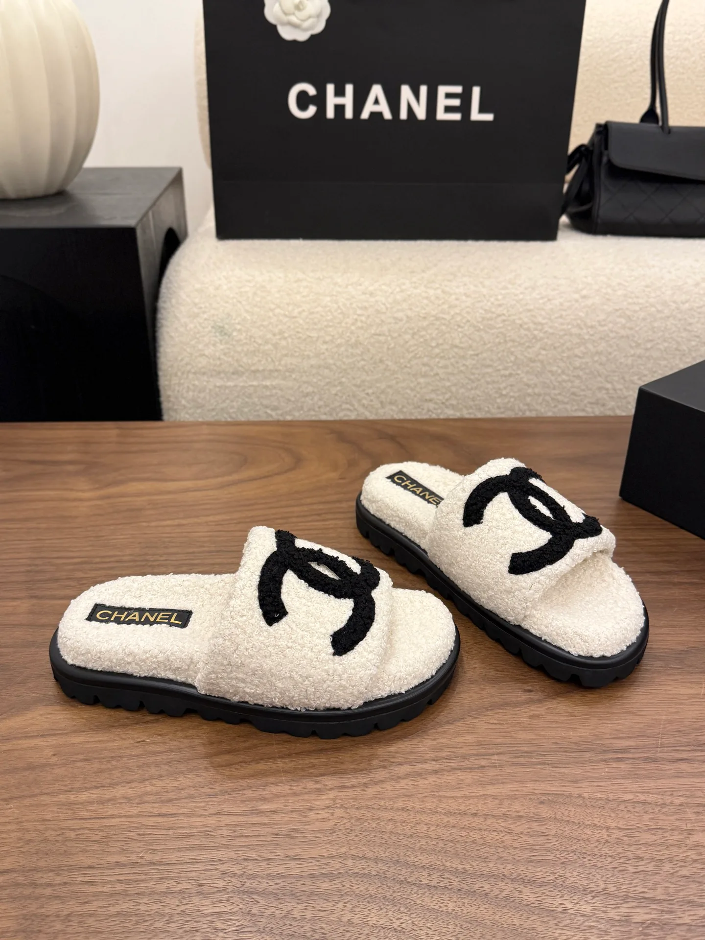 Women's Slippers CHANEL 18223738