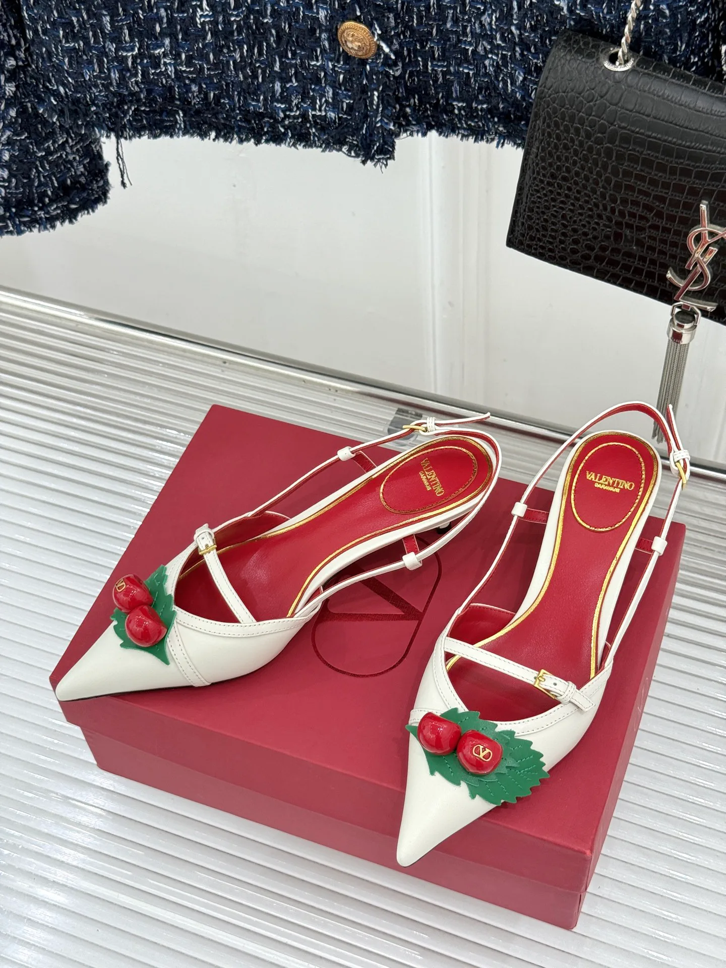 Women's Open-Toe Sandals VALENTINO 16986236