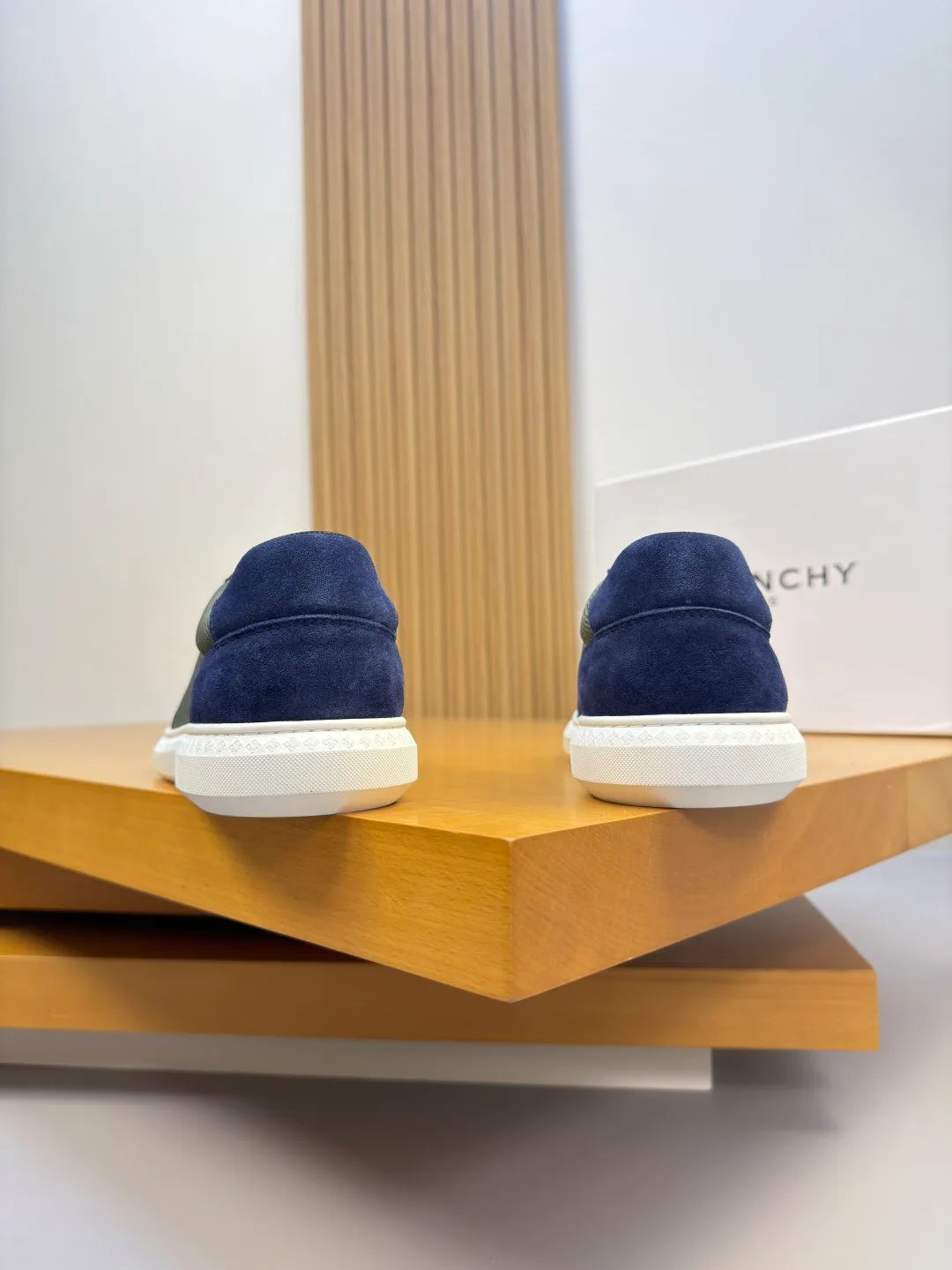 Кроссовки Мужские Givenchy 18597815