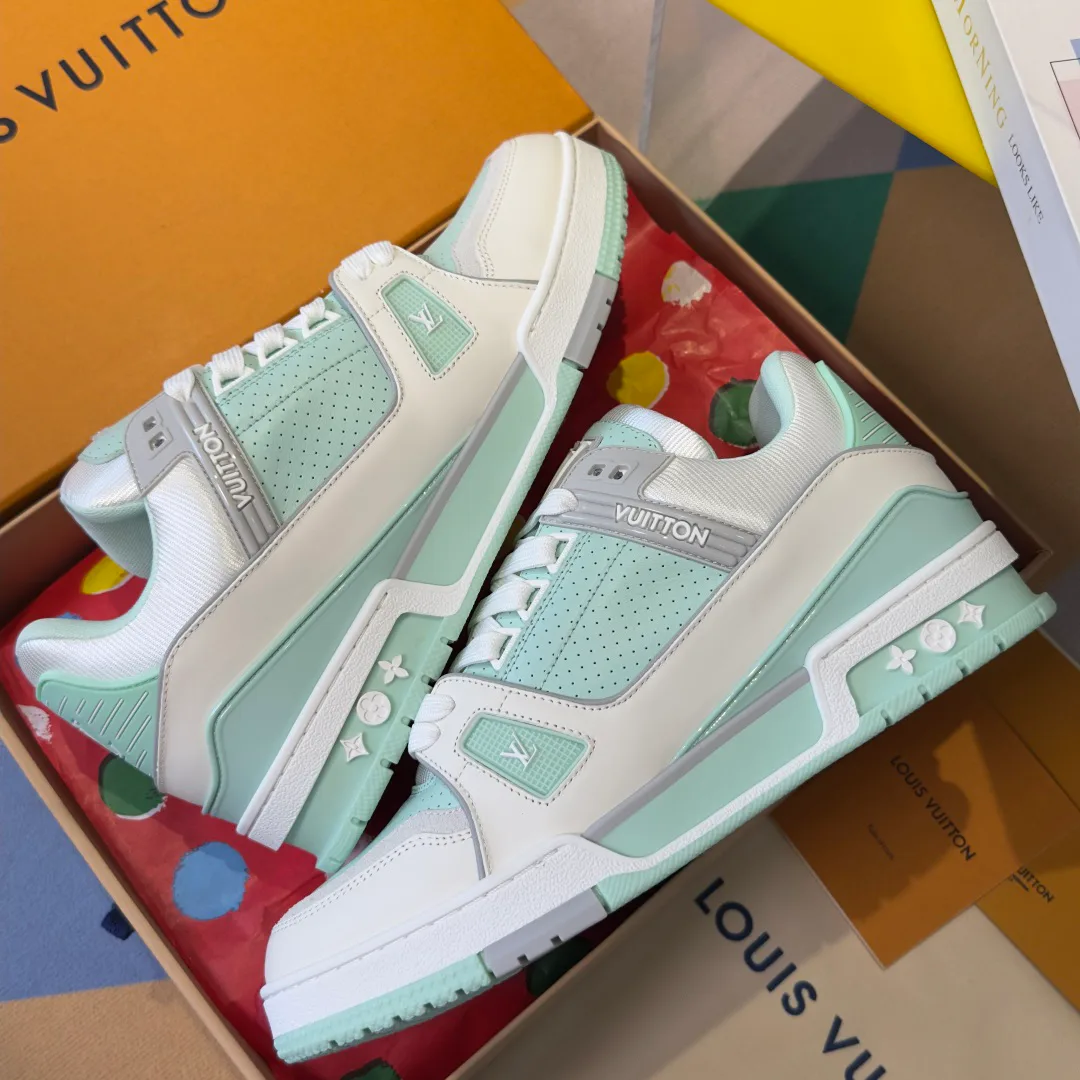 Women's Sneakers LOUIS VUITTON 17483745