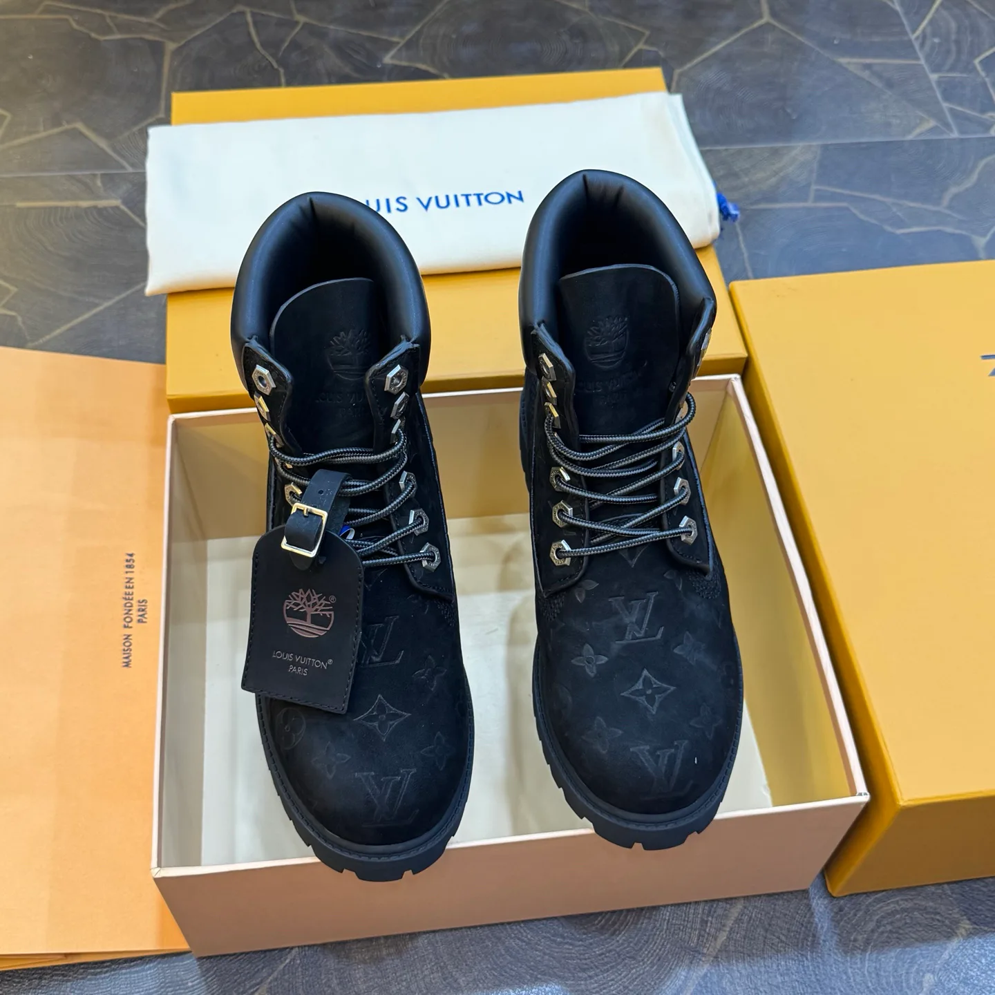 Men's Ankle Boots LOUIS VUITTON 18267071