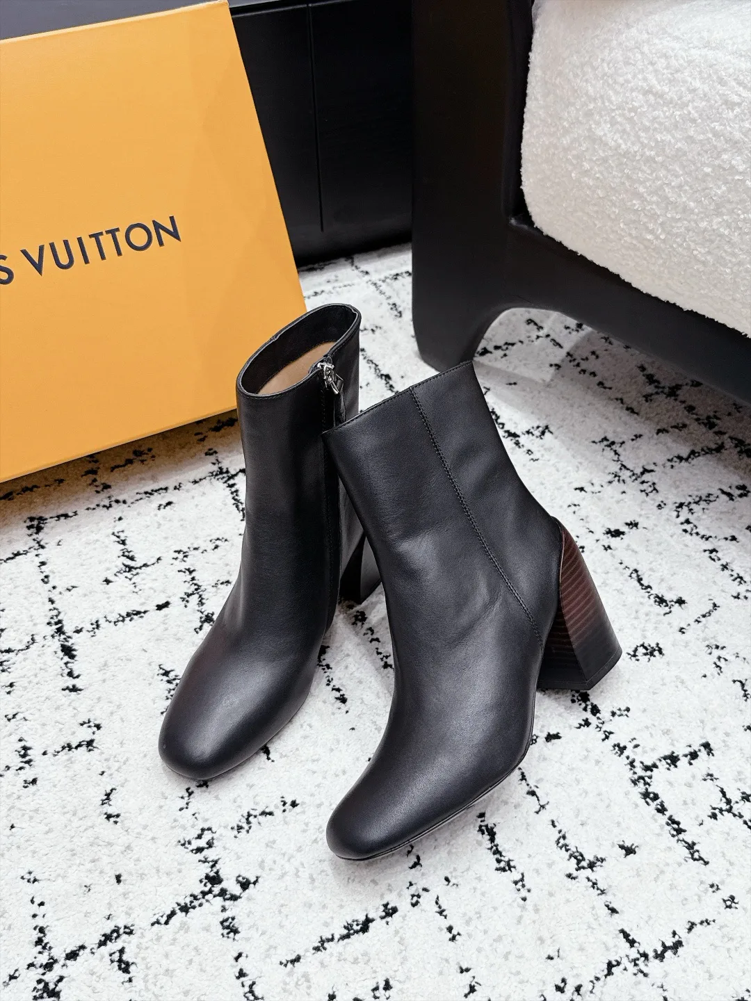 Women's Booties LOUIS VUITTON 18505555