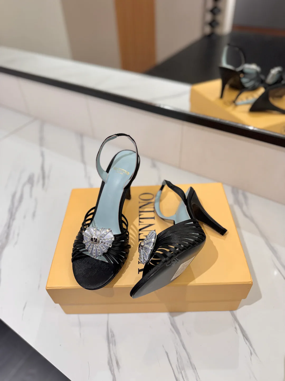 Women's Open-Toe Sandals VALENTINO 18134886