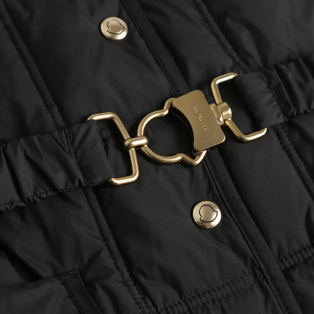 Women's Jackets And Down Jackets MONCLER 18022530