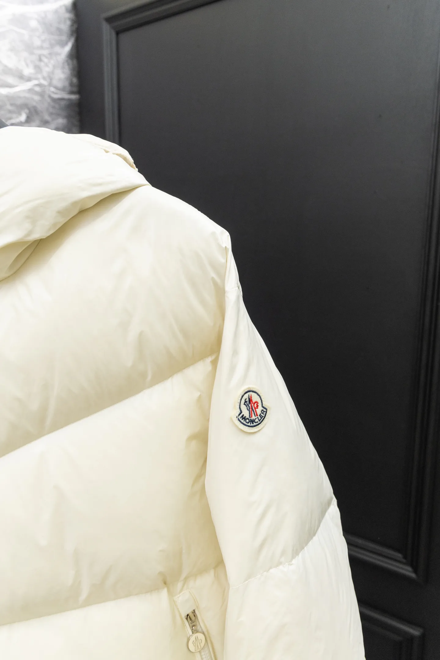 Women's Jackets And Down Jackets MONCLER 18507208