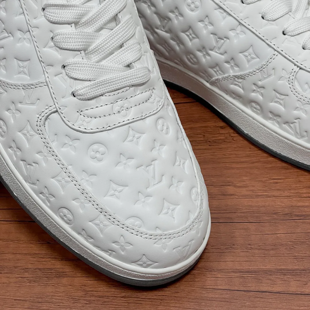 Men's Sneakers LOUIS VUITTON 18100783