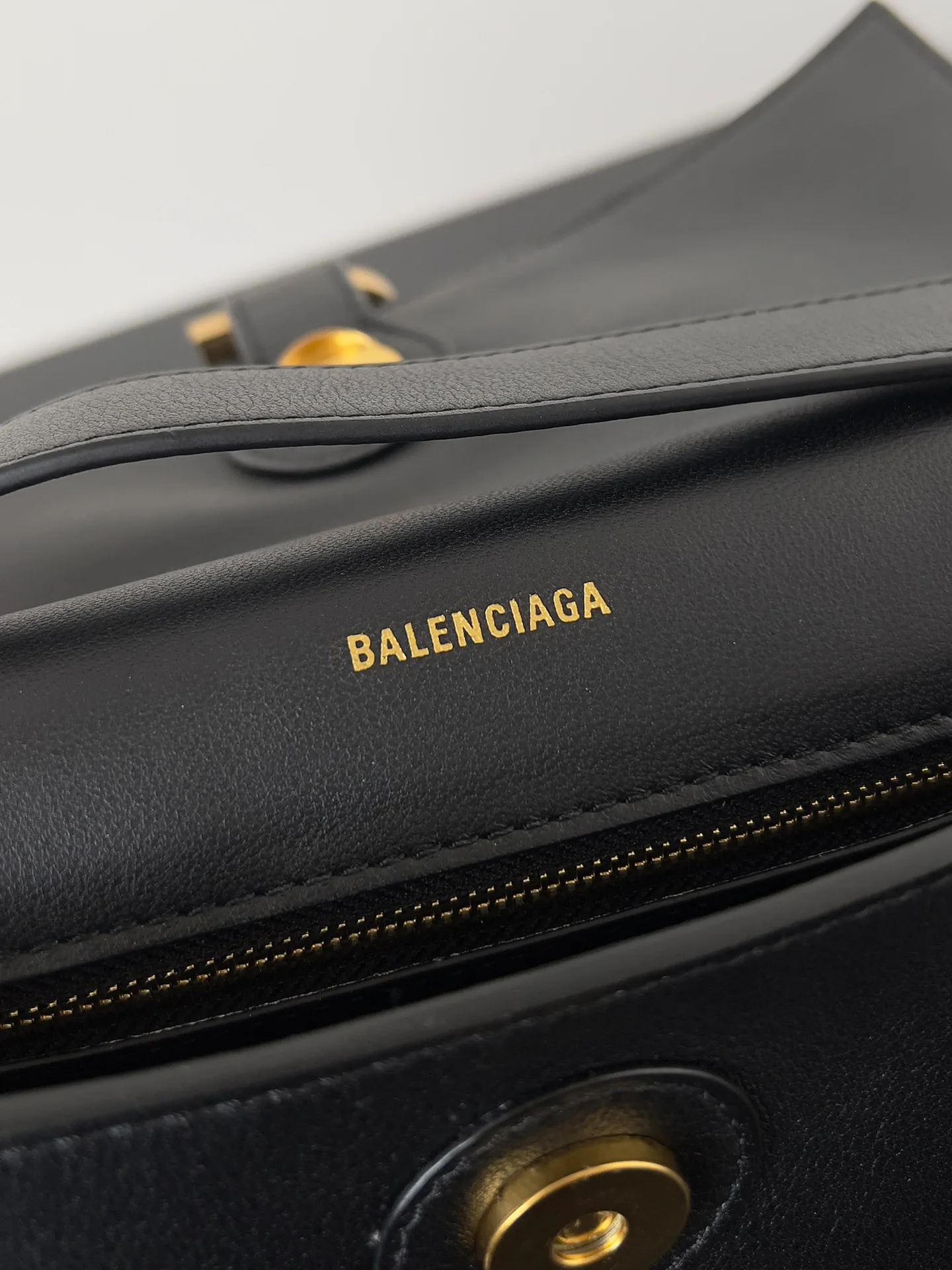Классические Сумки Женские Balenciaga 18619536