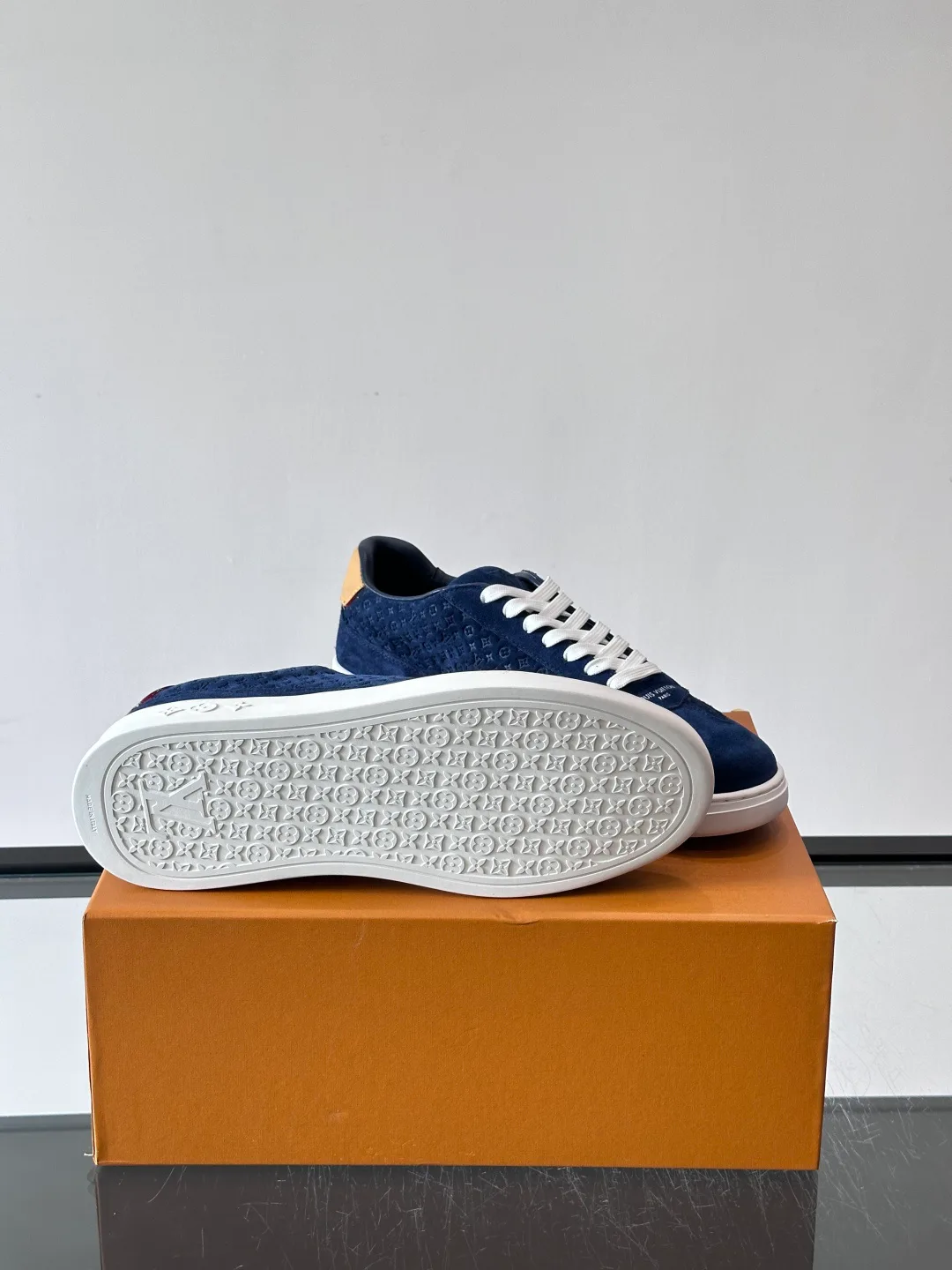 Women's Sneakers LOUIS VUITTON 17646126