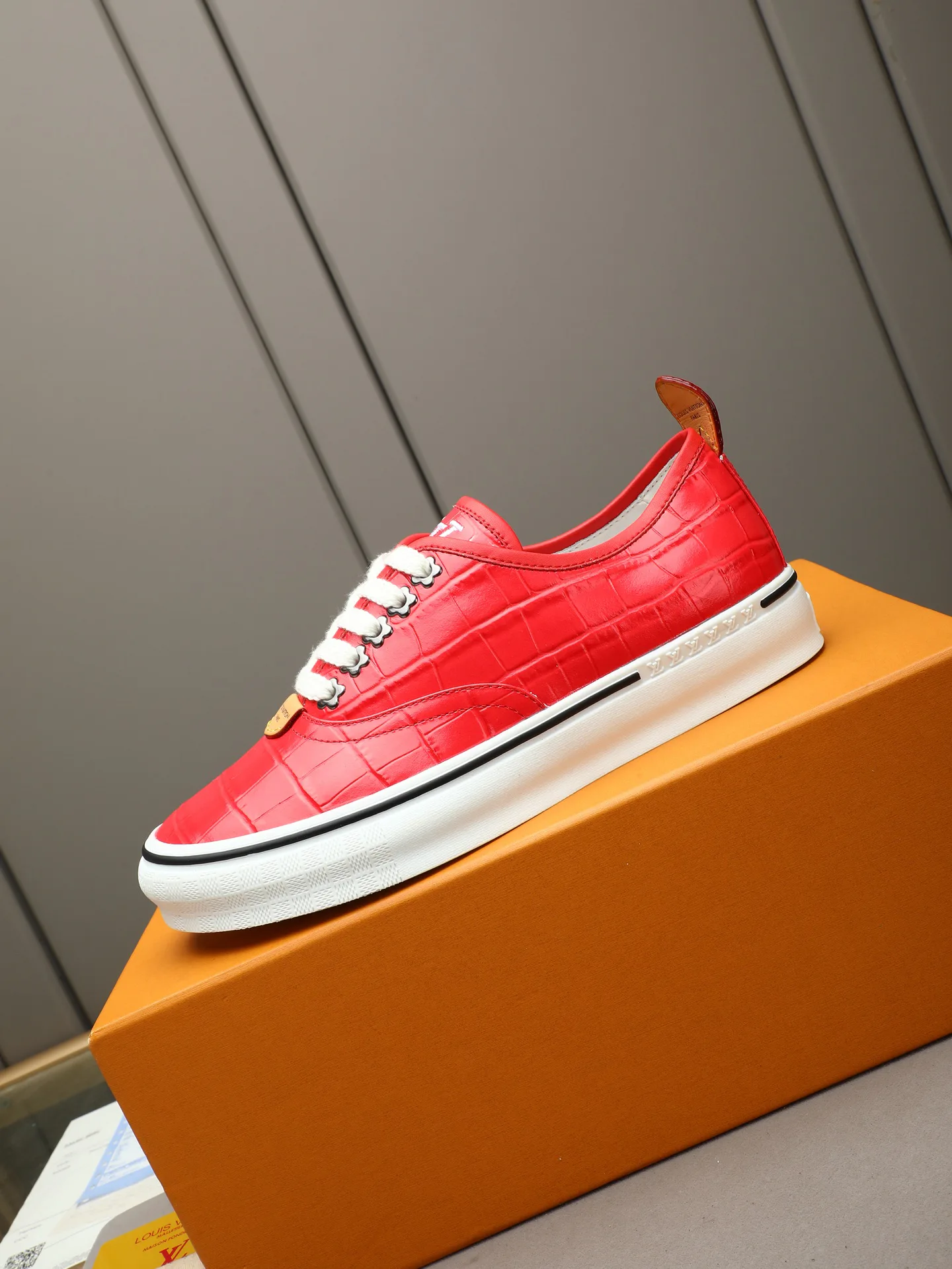 Men's Sneakers LOUIS VUITTON 17947263