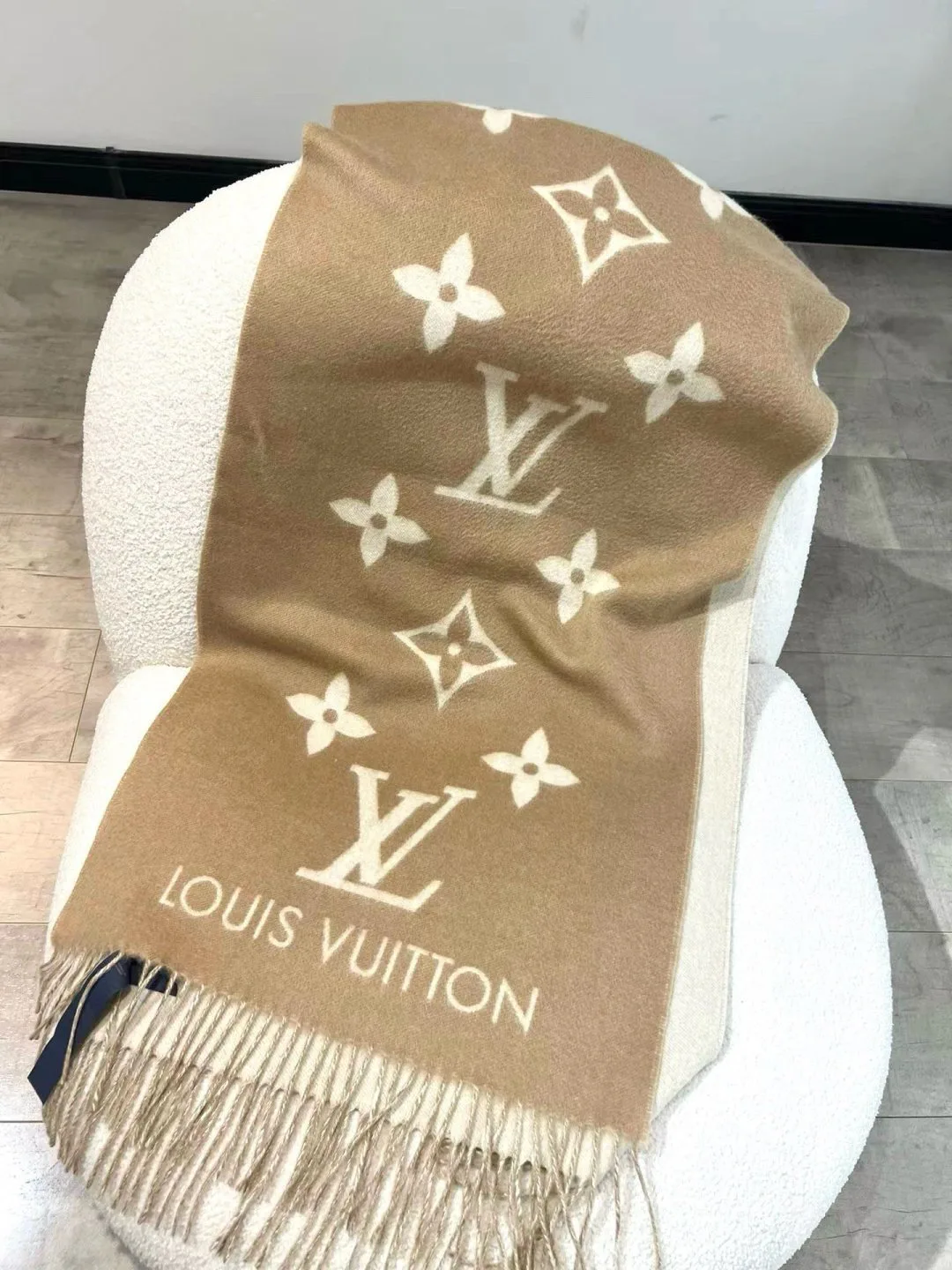 Scarves LOUIS VUITTON 18141168