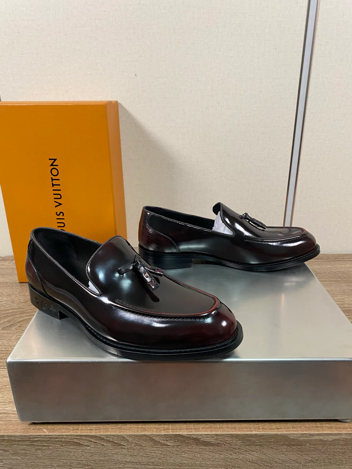 Men's Loafers And Dress Shoes LOUIS VUITTON 18078666