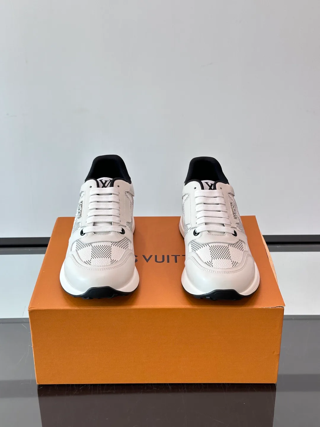 Men's Sneakers LOUIS VUITTON 18400553
