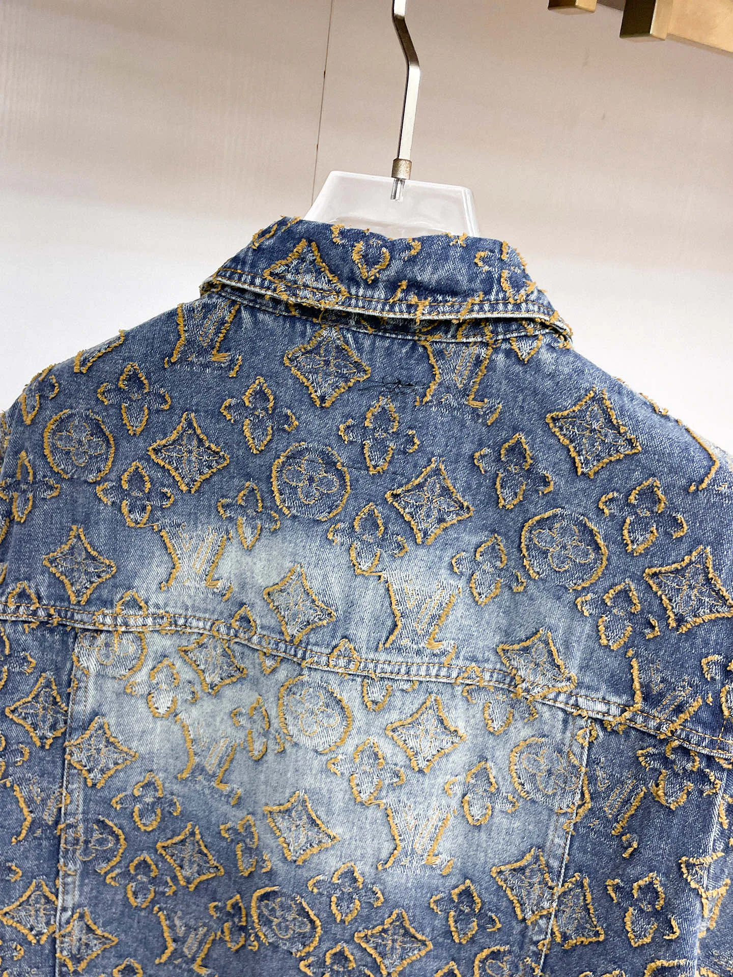 Men's Jackets And Down Jackets LOUIS VUITTON 18197210