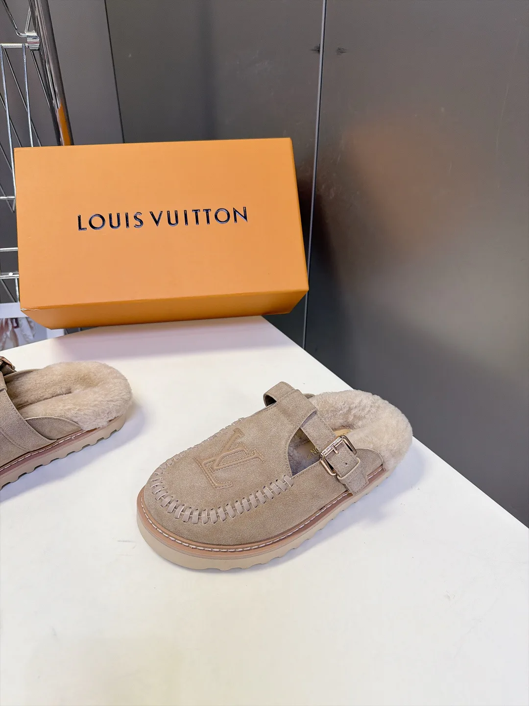 Women's Mules And Clogs LOUIS VUITTON 17906974
