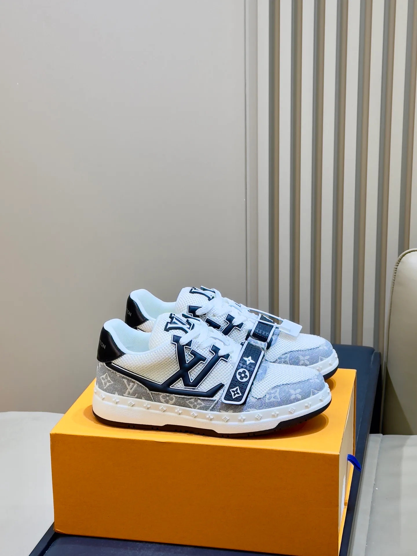 Men's Sneakers LOUIS VUITTON 18073549