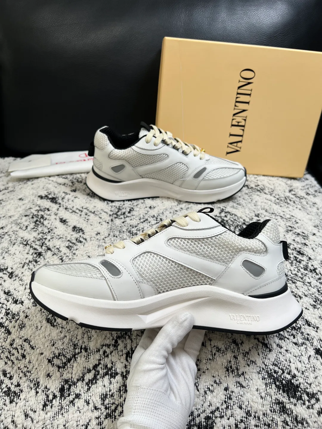 Men's Sneakers VALENTINO 17429900