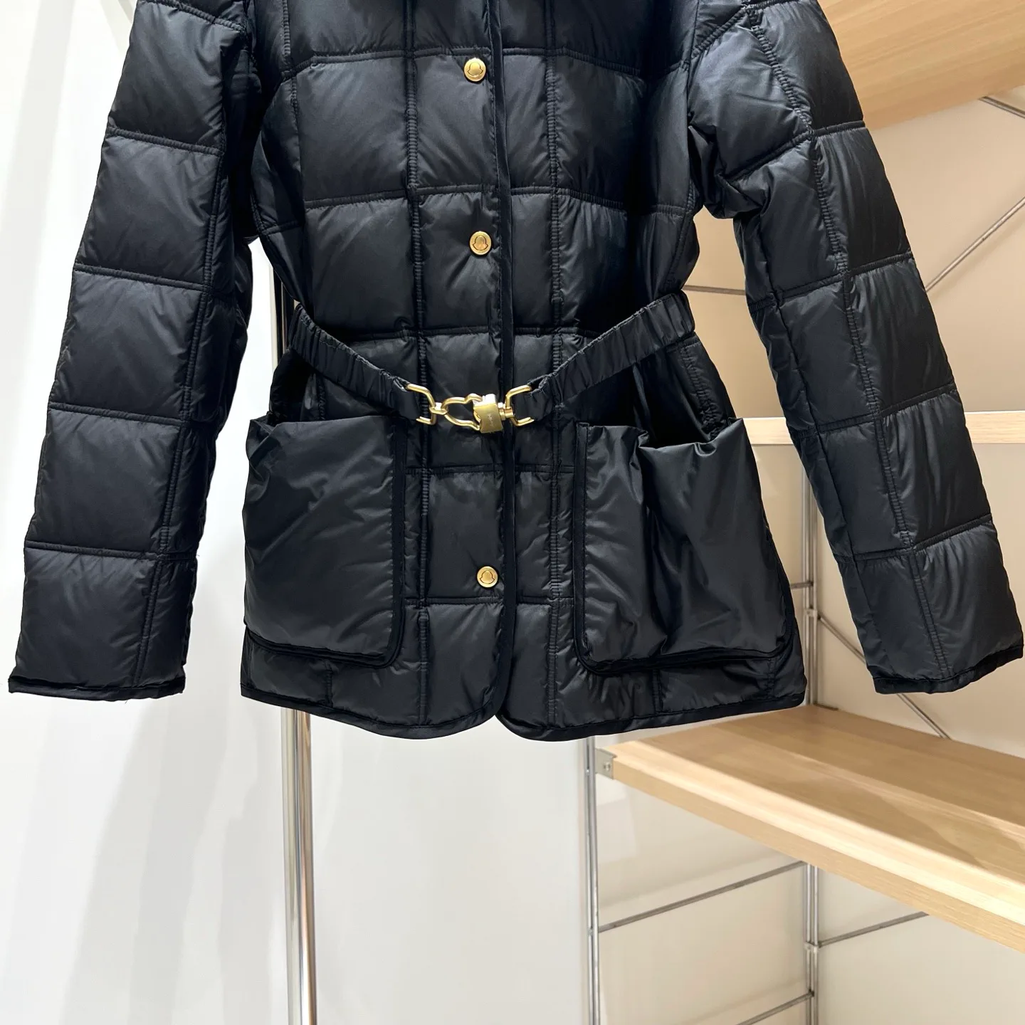 Women's Jackets And Down Jackets MONCLER 18036513