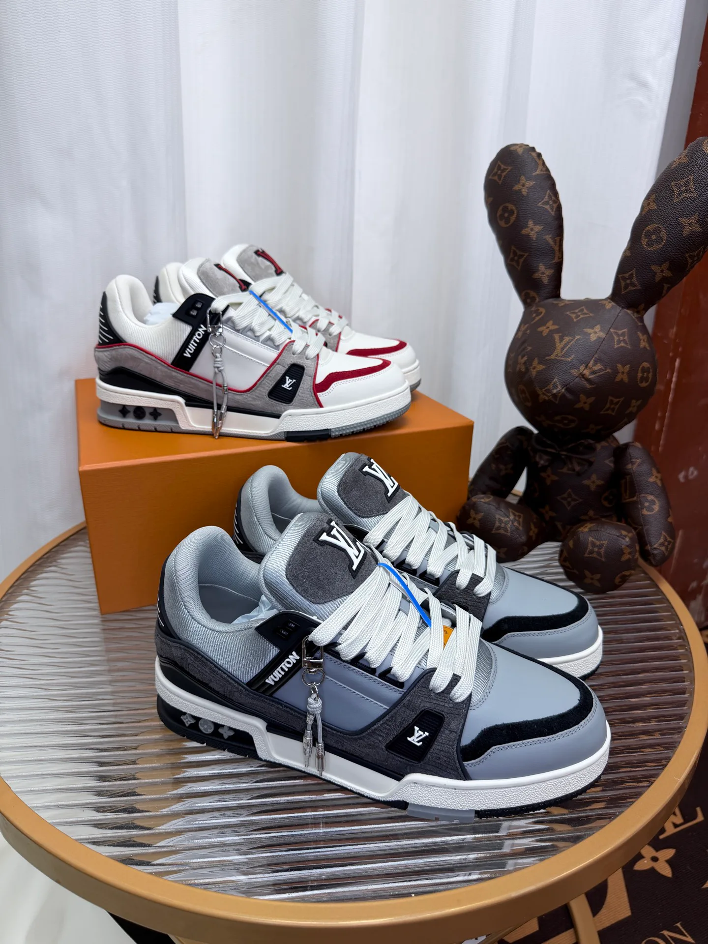 Men's Sneakers LOUIS VUITTON 18234390