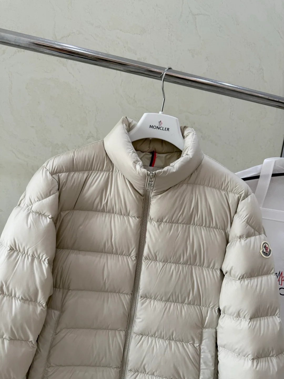 Women's Jackets And Down Jackets MONCLER 18376102