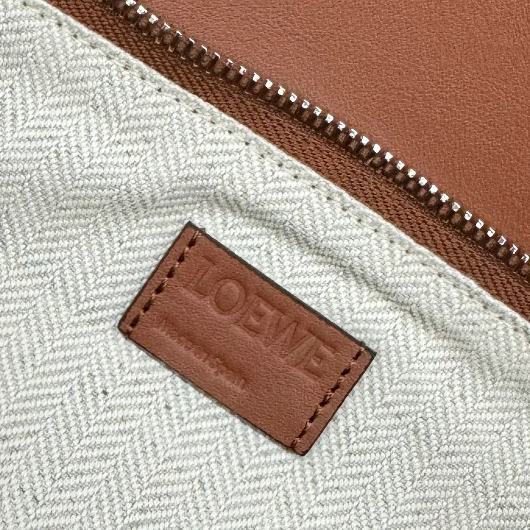 Women's Classic Handbags LOEWE 18030373