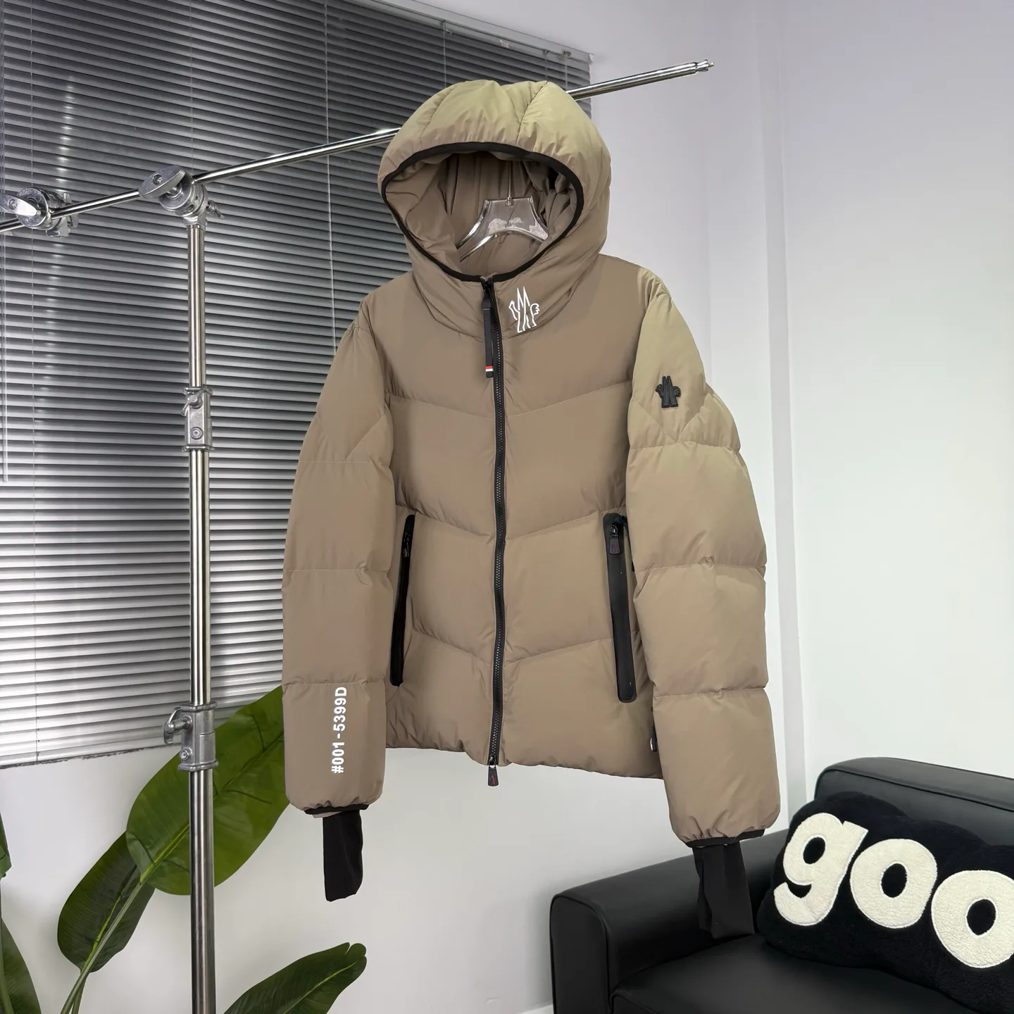 Men's Jackets And Down Jackets MONCLER 18415693