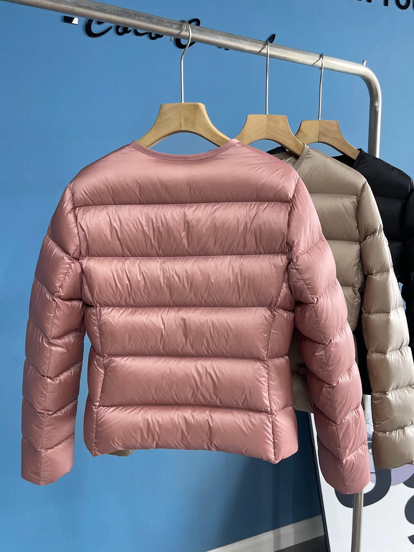 Women's Jackets And Down Jackets MONCLER 18188927