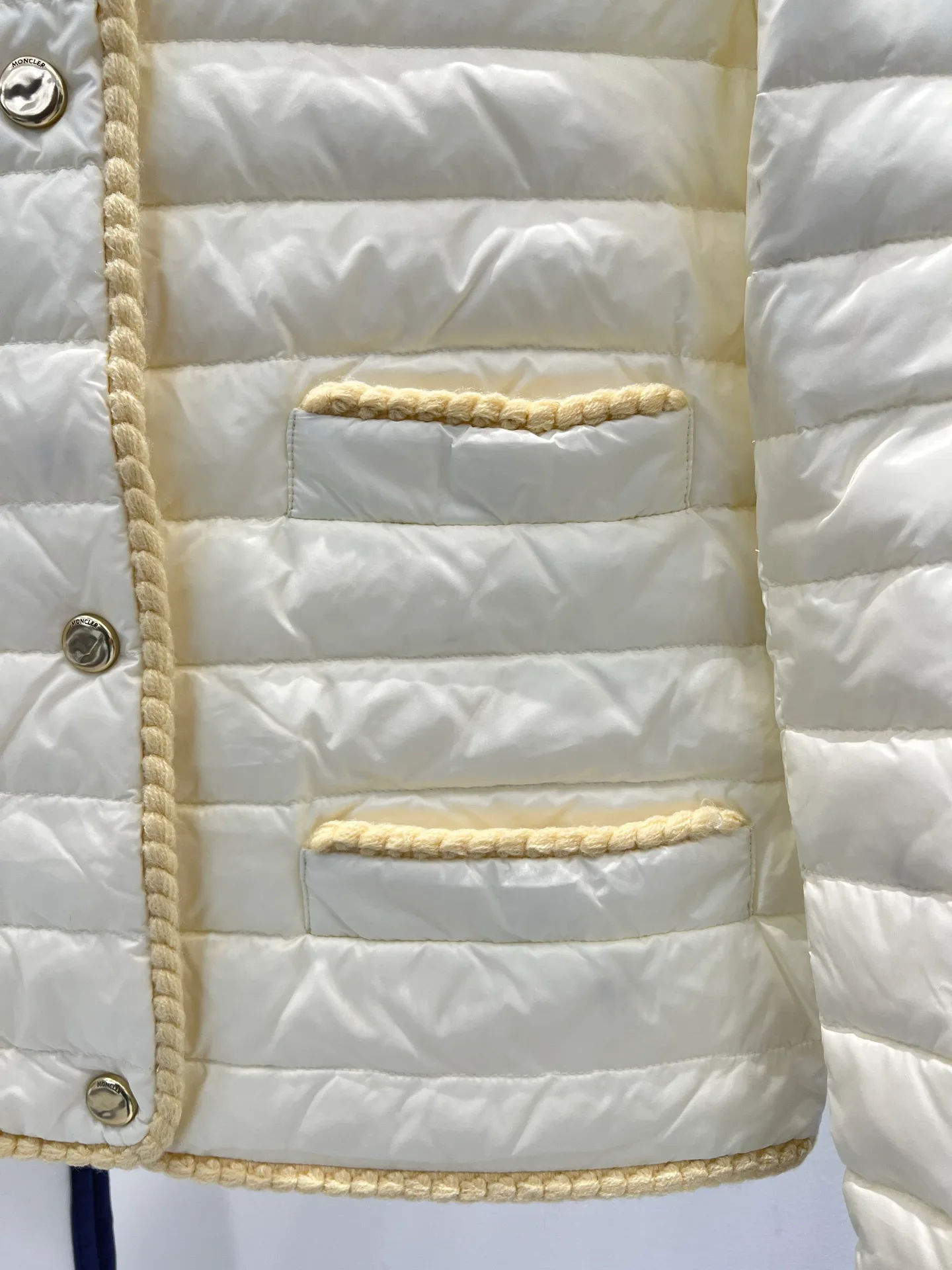 Women's Jackets And Down Jackets MONCLER 17959344