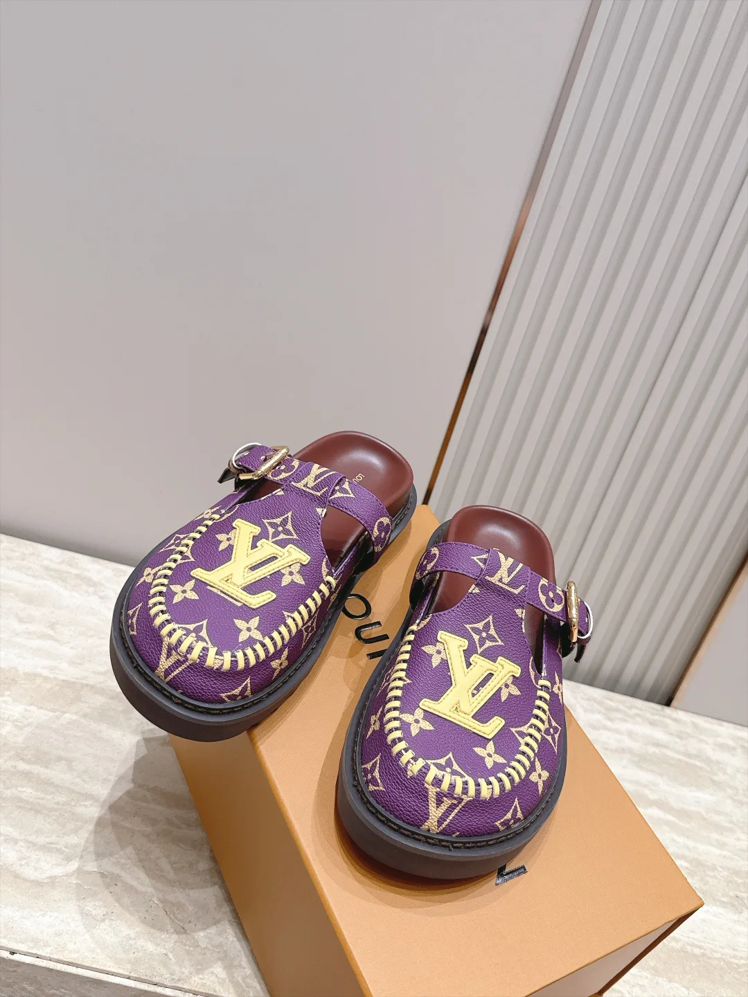 Women's Mules And Clogs LOUIS VUITTON 18187133