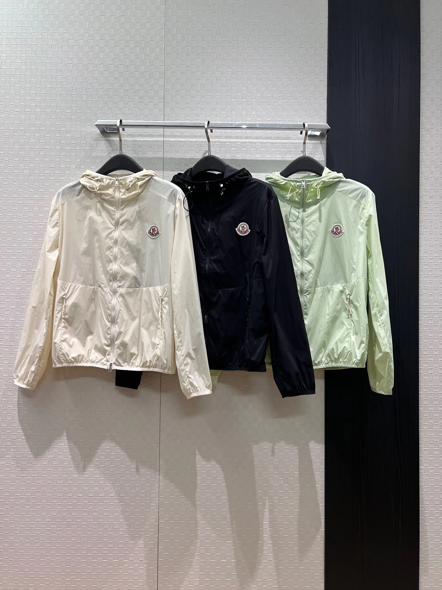 Women's Jackets And Down Jackets MONCLER 17278304