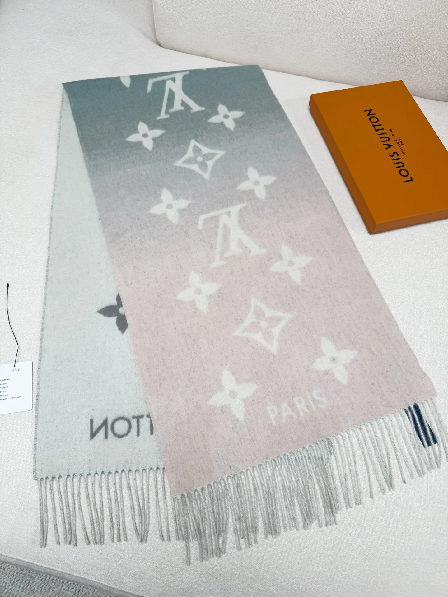 Scarves LOUIS VUITTON 17945393