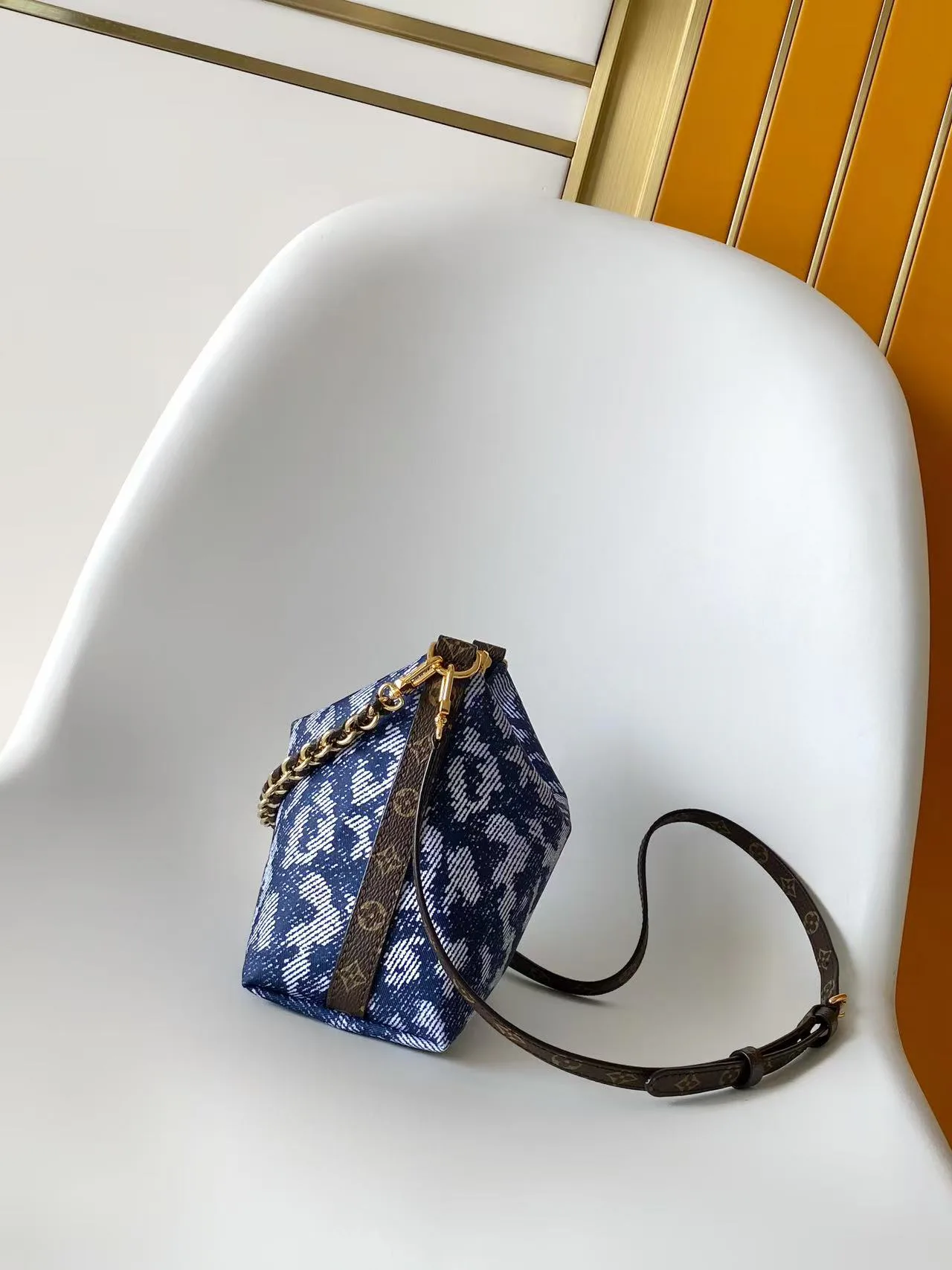 Women's Shoulder Bags LOUIS VUITTON 17948738
