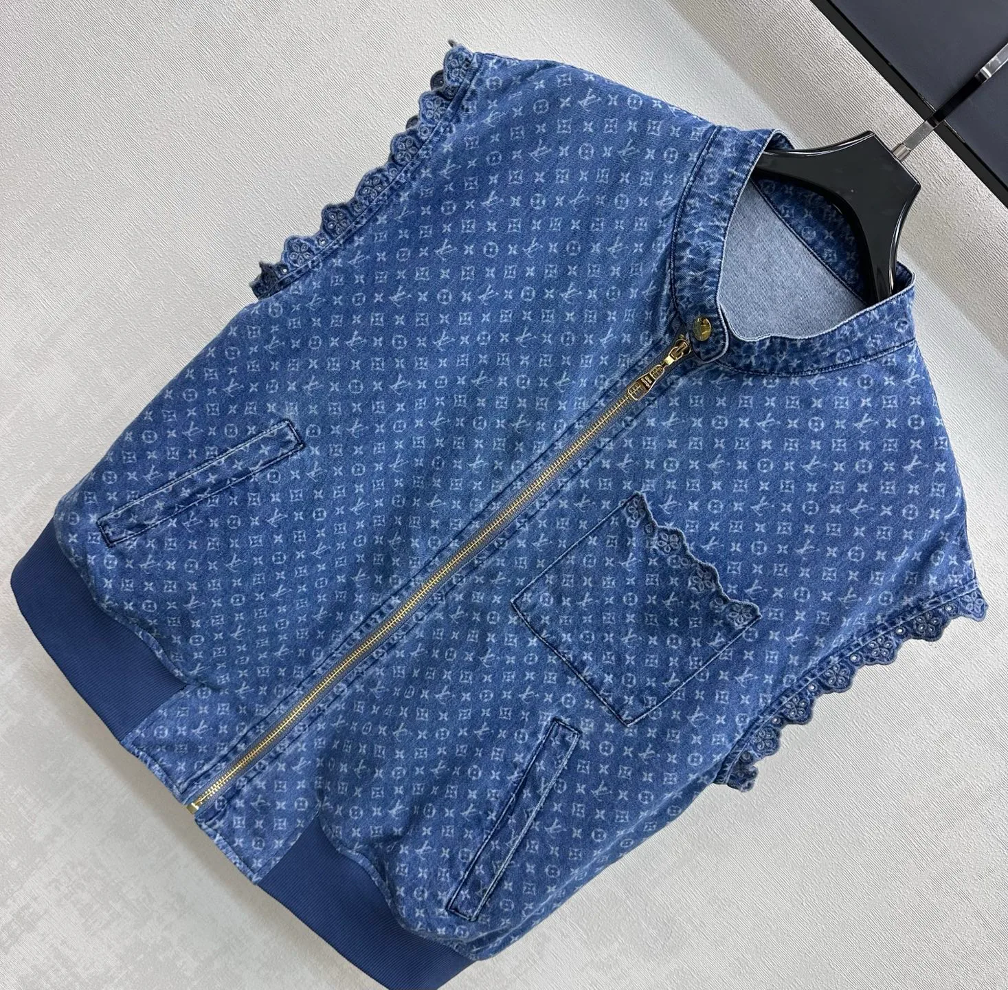 Women's Vests LOUIS VUITTON 17638634