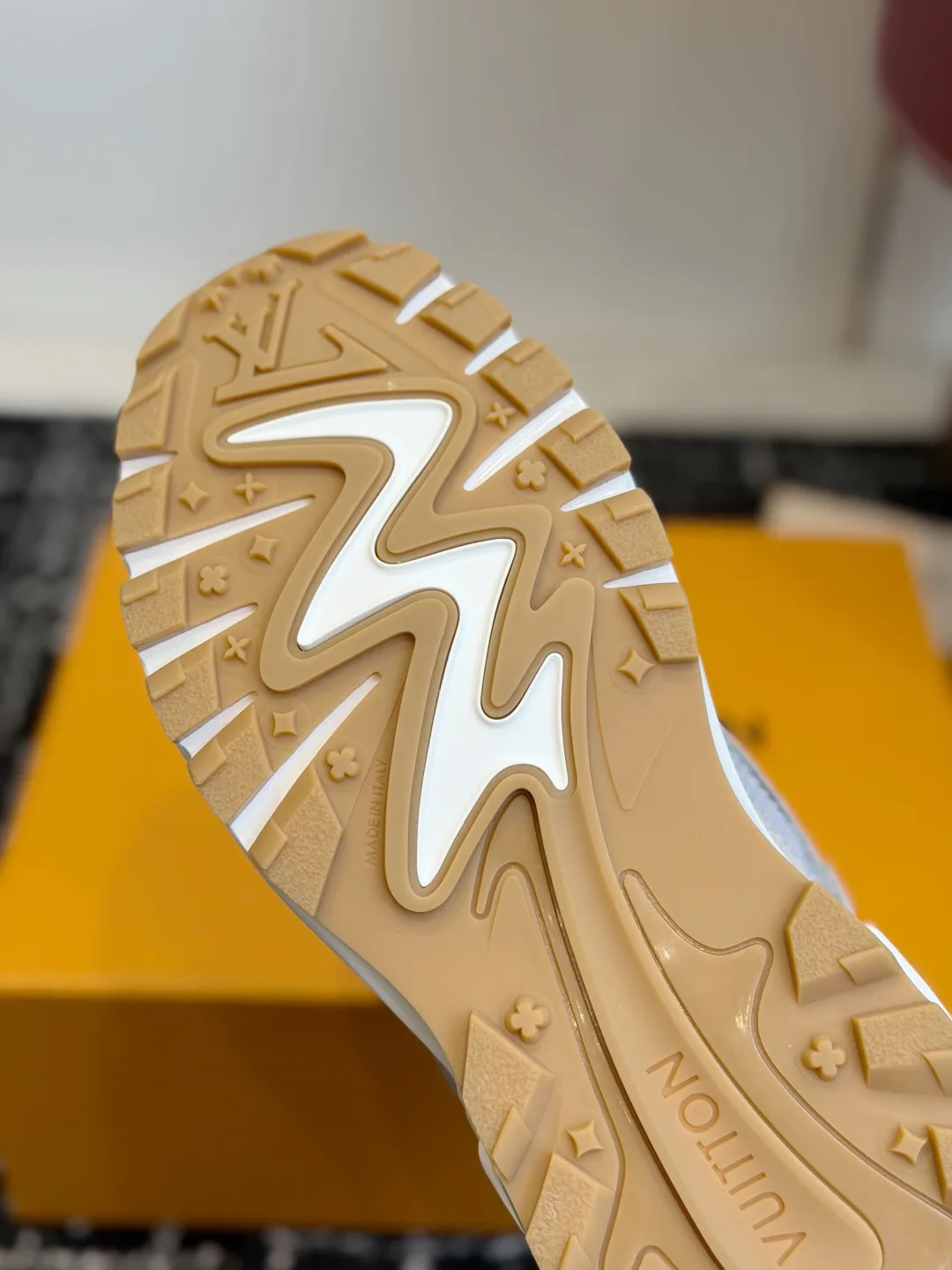 Men's Sneakers LOUIS VUITTON 17437986