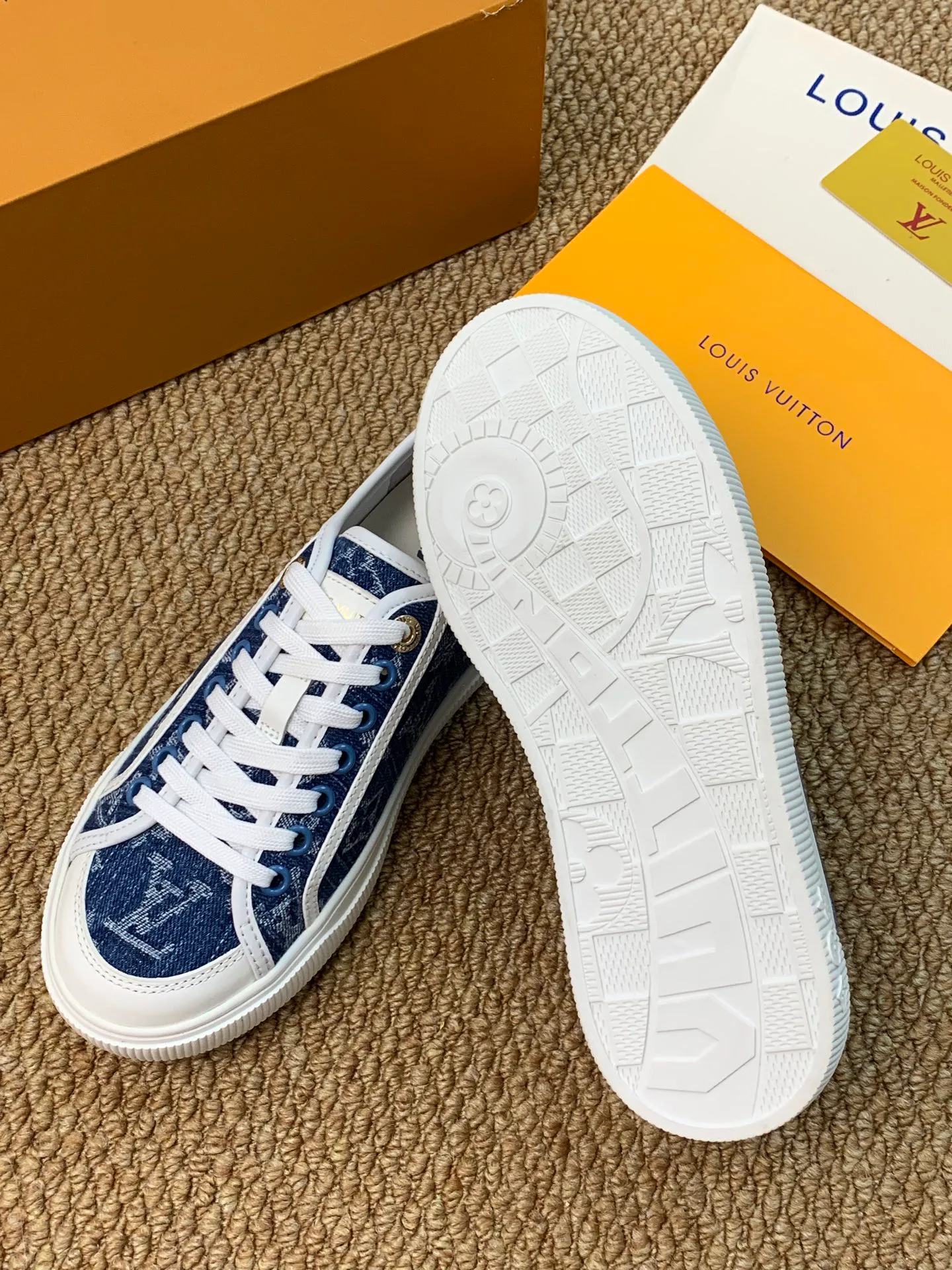 Women's Sneakers LOUIS VUITTON 17545203