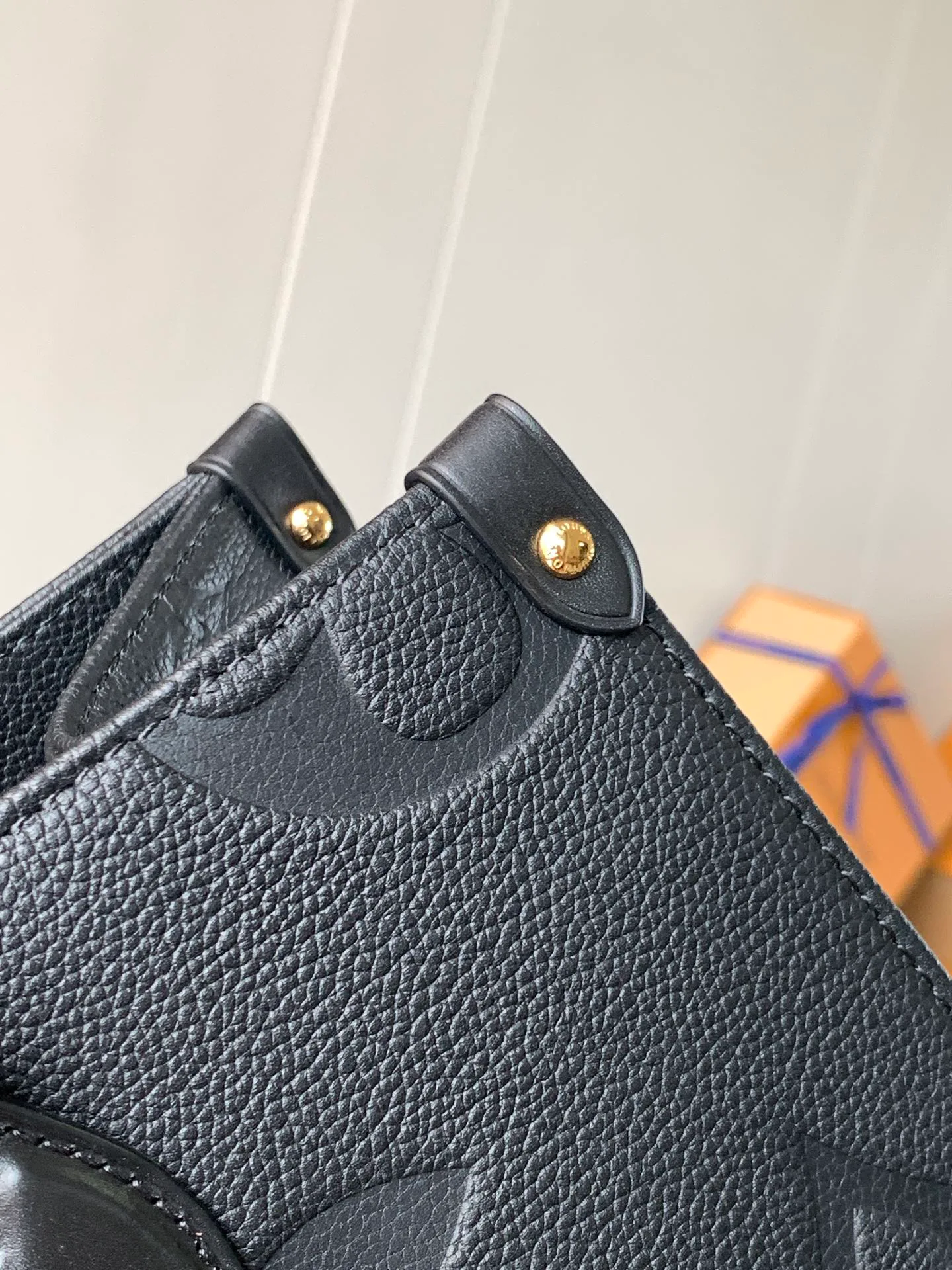 Women's Classic Handbags LOUIS VUITTON 18148125
