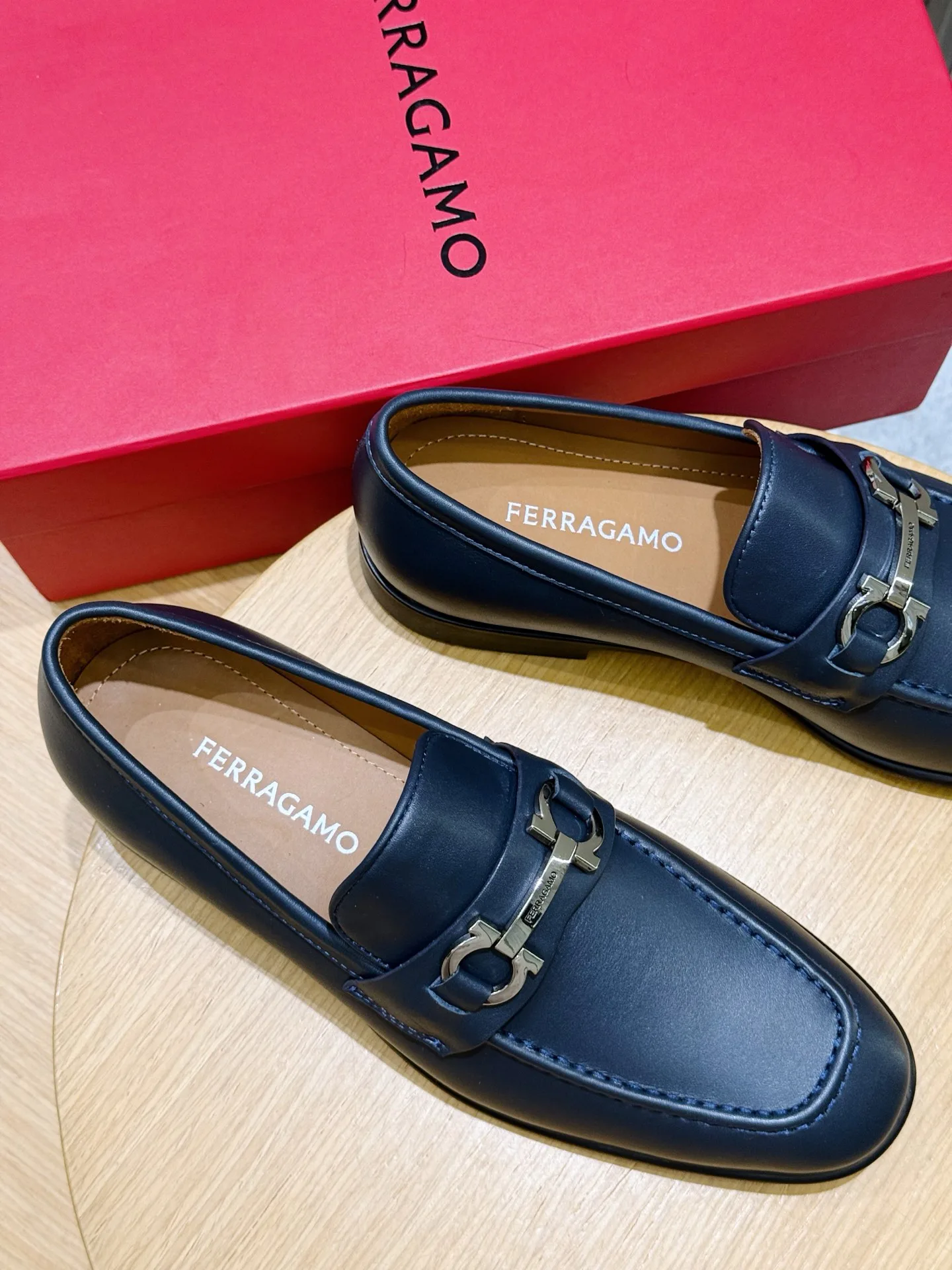 Men's Loafers And Dress Shoes SALVATORE FERRAGAMO 18101487