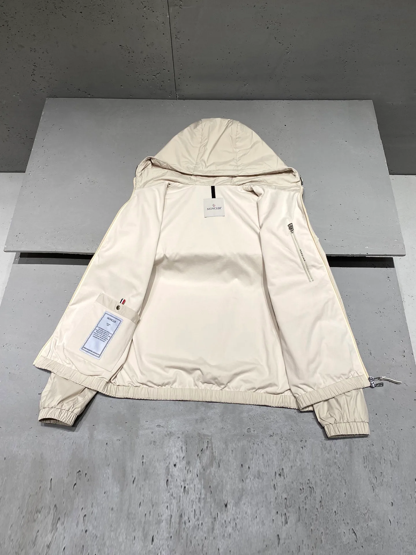 Men's Jackets And Down Jackets MONCLER 18232573