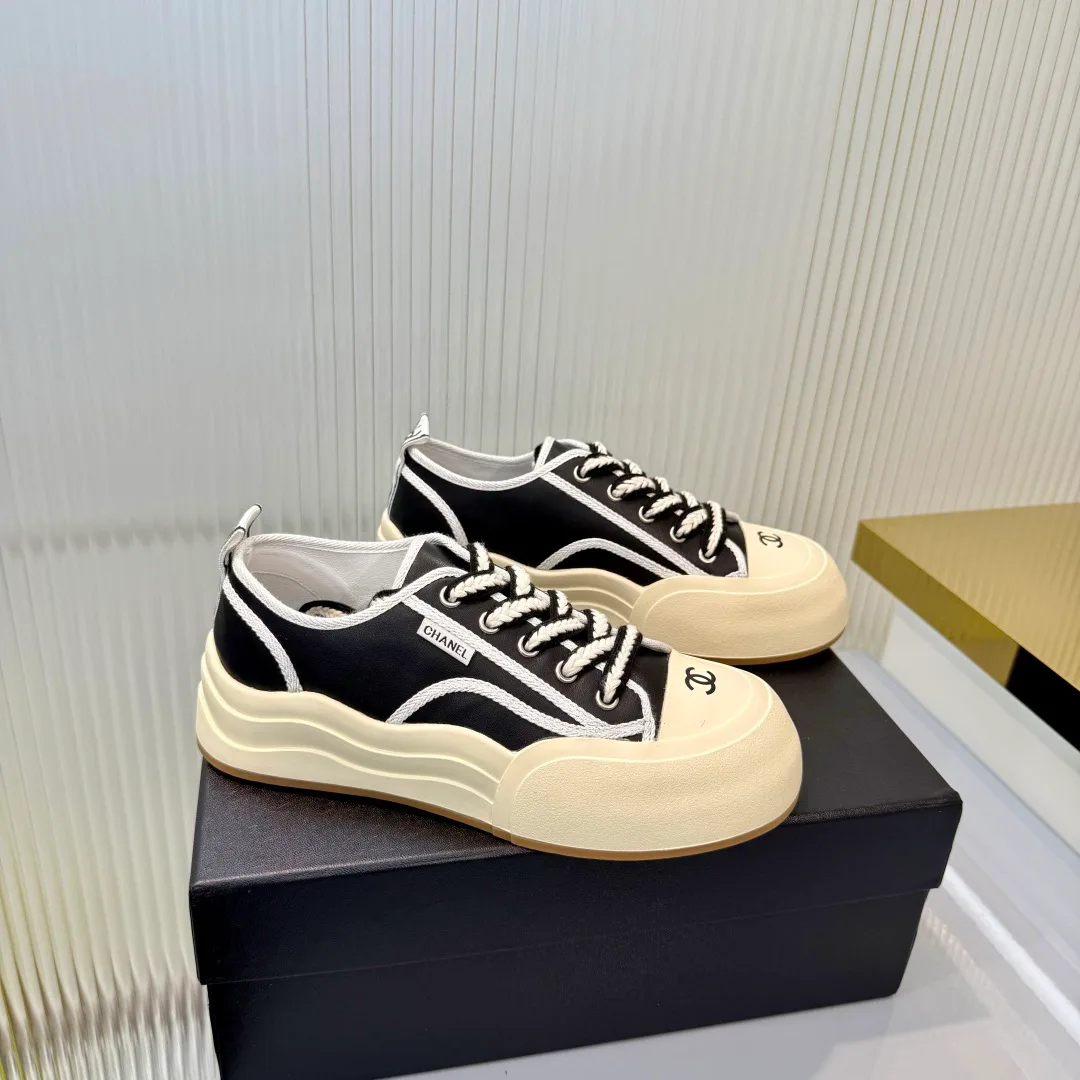 Women's Sneakers CHANEL 18366982