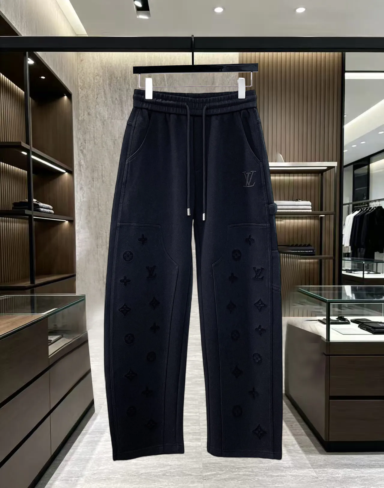Men's Trousers LOUIS VUITTON 18345688