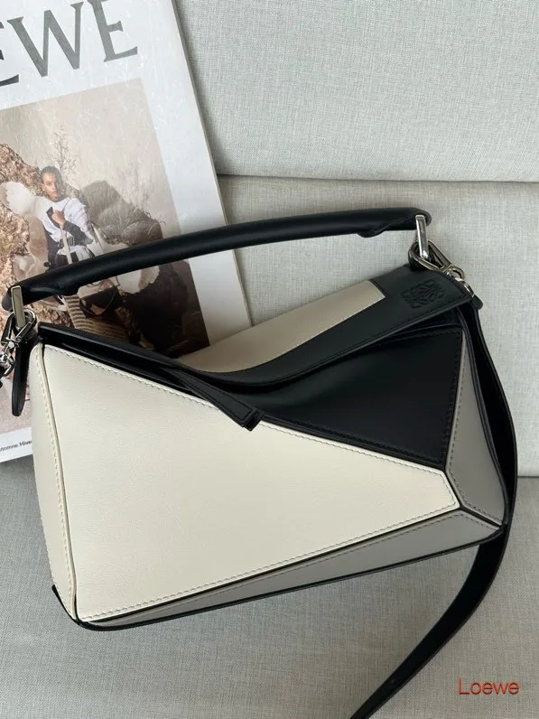 Women's Classic Handbags LOEWE 17271514