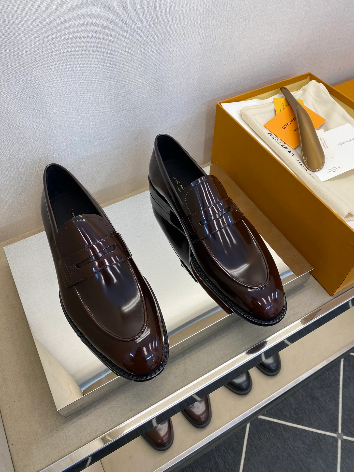 Men's Loafers And Dress Shoes LOUIS VUITTON 18079173