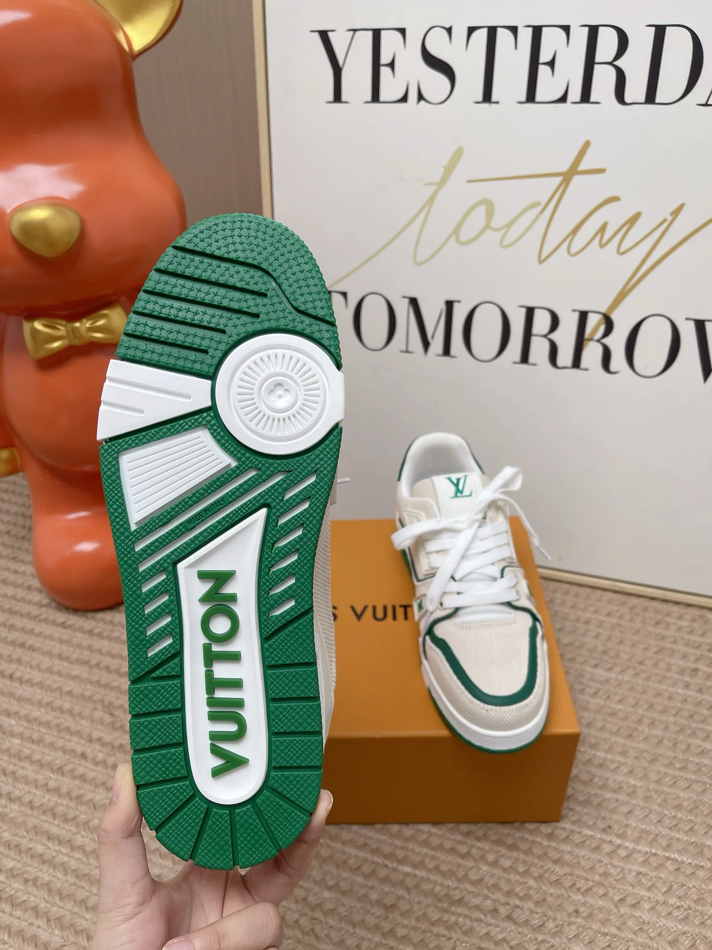 Women's Sneakers LOUIS VUITTON 17449383