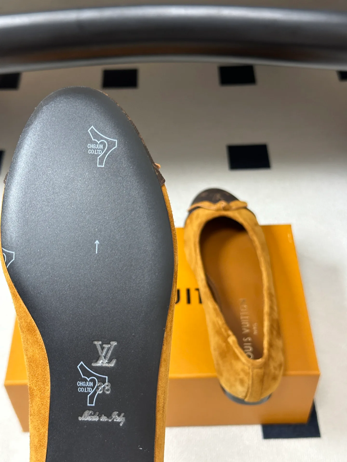 Women's Ballet Flats LOUIS VUITTON 18049407