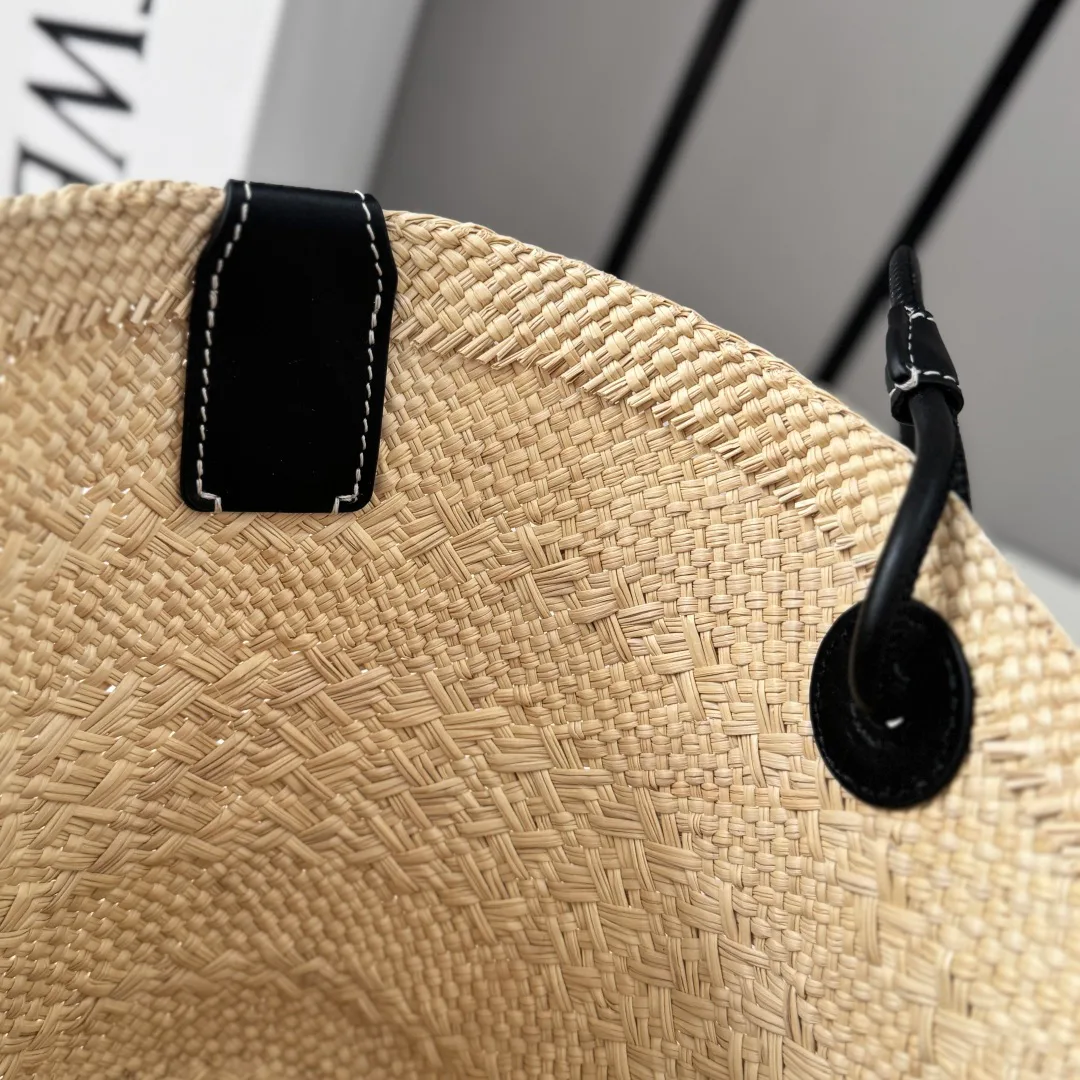 Women's Classic Handbags LOEWE 16898692