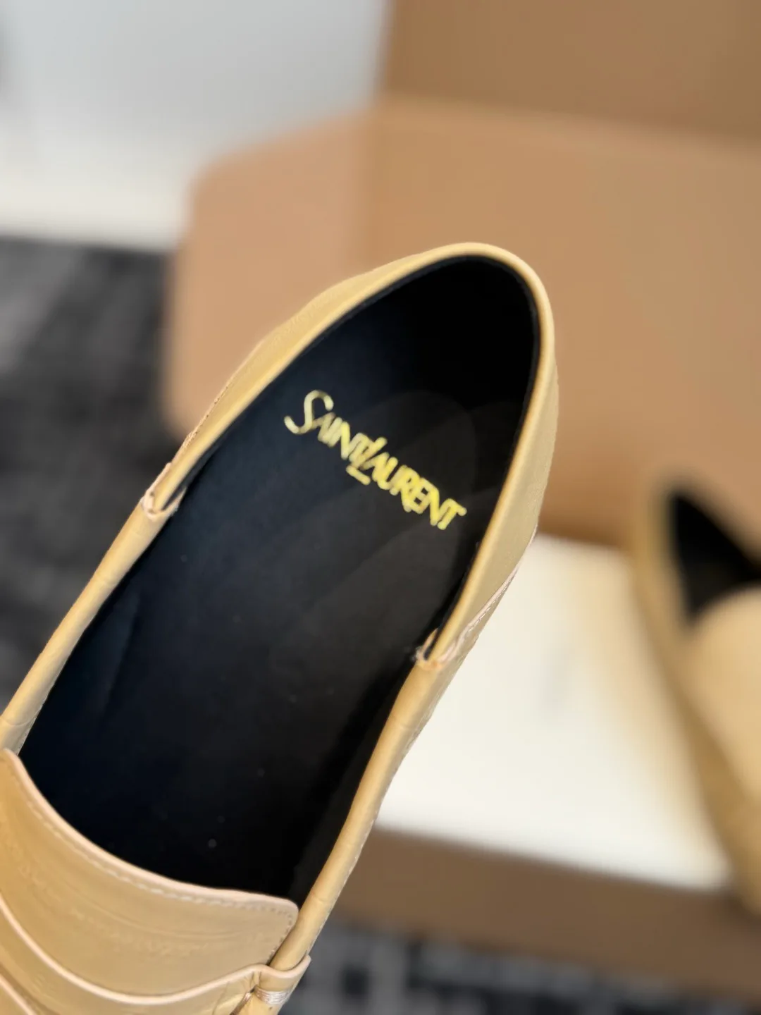 Women's Loafers And Moccasins SAINT LAURENT 18164537