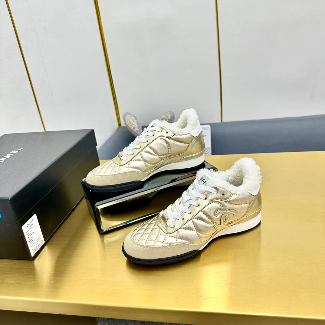 Women's Sneakers CHANEL 17949094