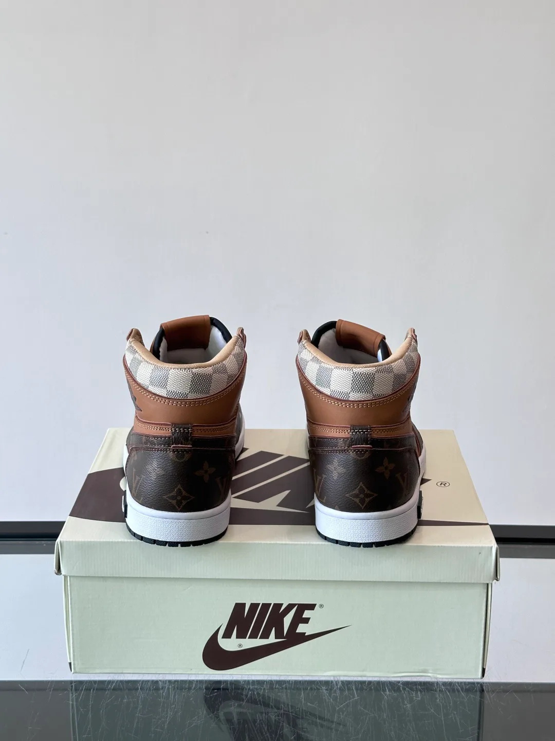 Men's Sneakers LOUIS VUITTON 18274505
